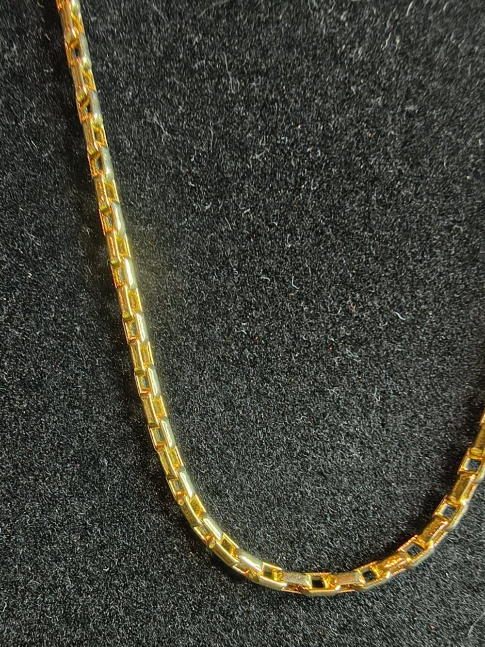 Gold Tone Box Chain - Picture 3 of 5